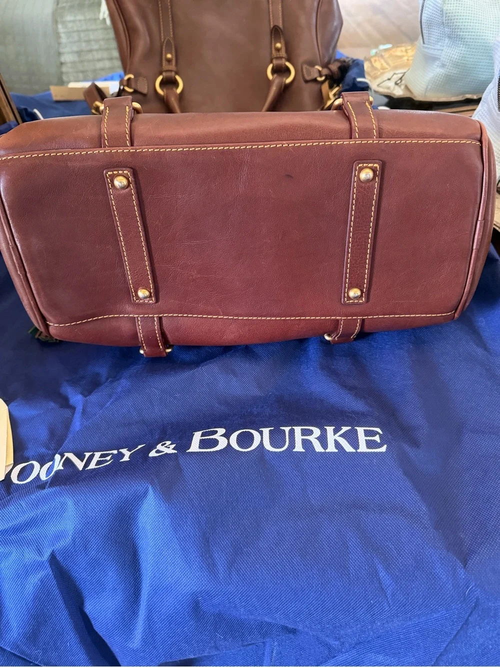 Dooney & Bourke classic dooney